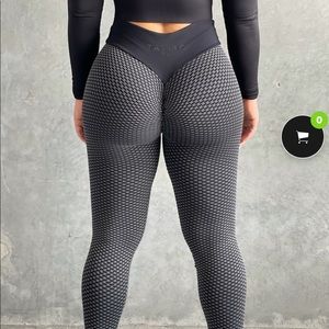 Tahira by KB black gray leggings M NWT